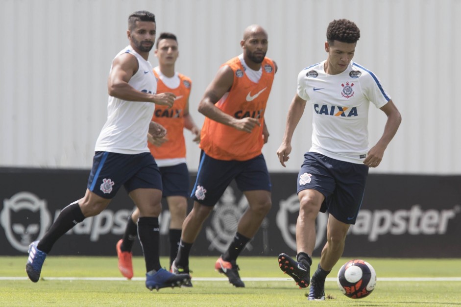 Guilherme, Mantuan, Fellipe Bastos e Marquinhos Gabriel treinam no CT
