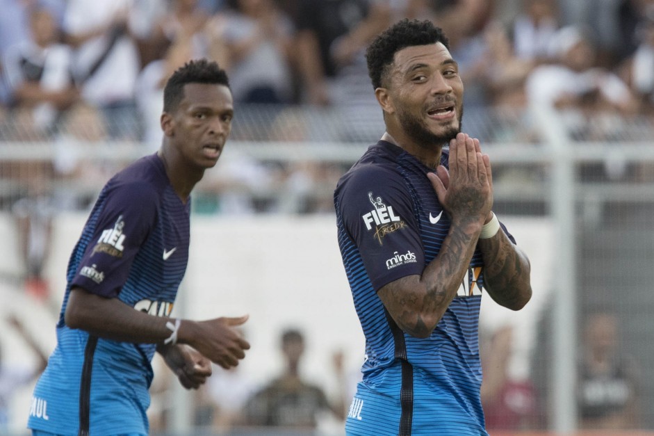 Kazim e Jô durante jogo contra a Ponte Preta