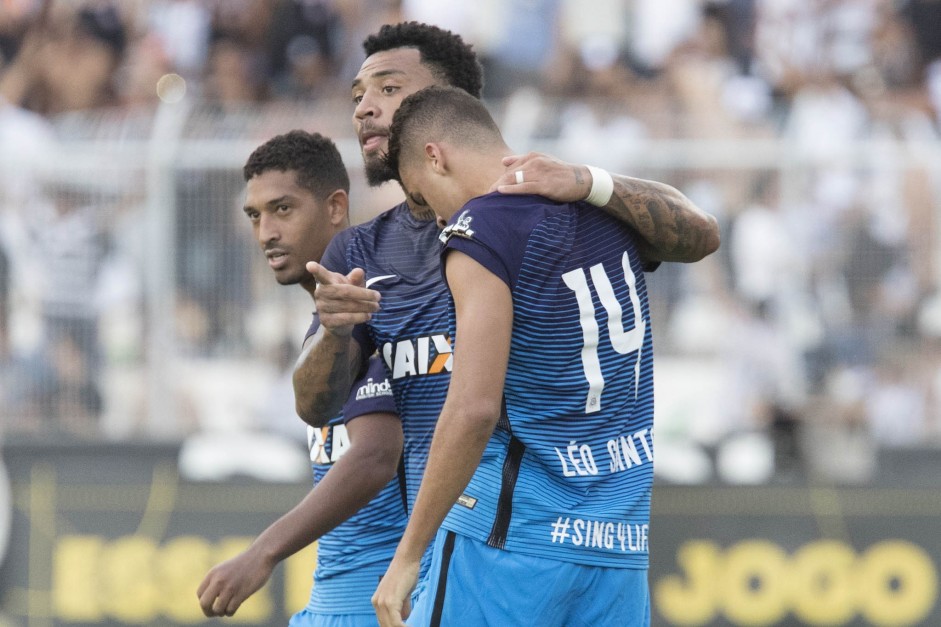 Kazim e Léo Santos durante partida contra a Ponte Preta, pelo Campeonato Paulita