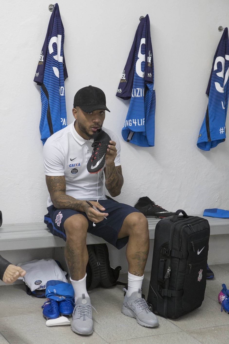 Kazim no vestirio antes do jogo contra a Ponte, vlido pelo Paulisto