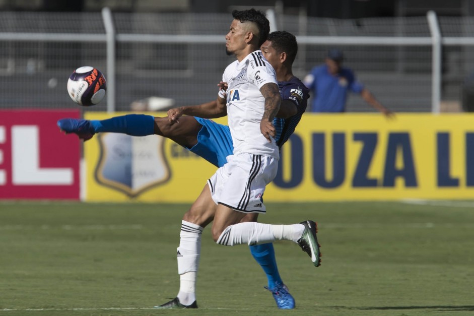 Léo Príncipe em duelo contra a Ponte Preta, pelo Paulistão