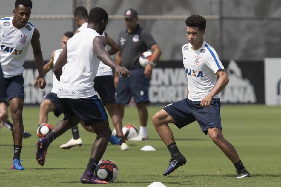 Marquinhos Gabriel treina para recuperar posição na equipe titular