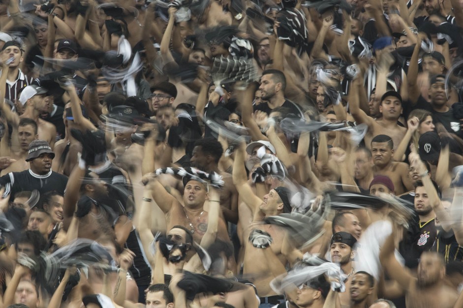 A torcida fez linda festa na Arena diante do Luverdense, pela Copa do Brasil