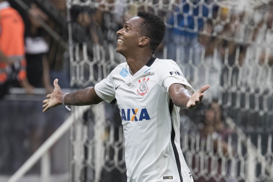 J anotou seu quarto gol nesta segunda passagem pelo Corinthians