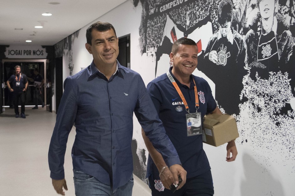 Fbio Carille chegando na Arena para jogo contra o Luverdense, pela Copa do Brasil