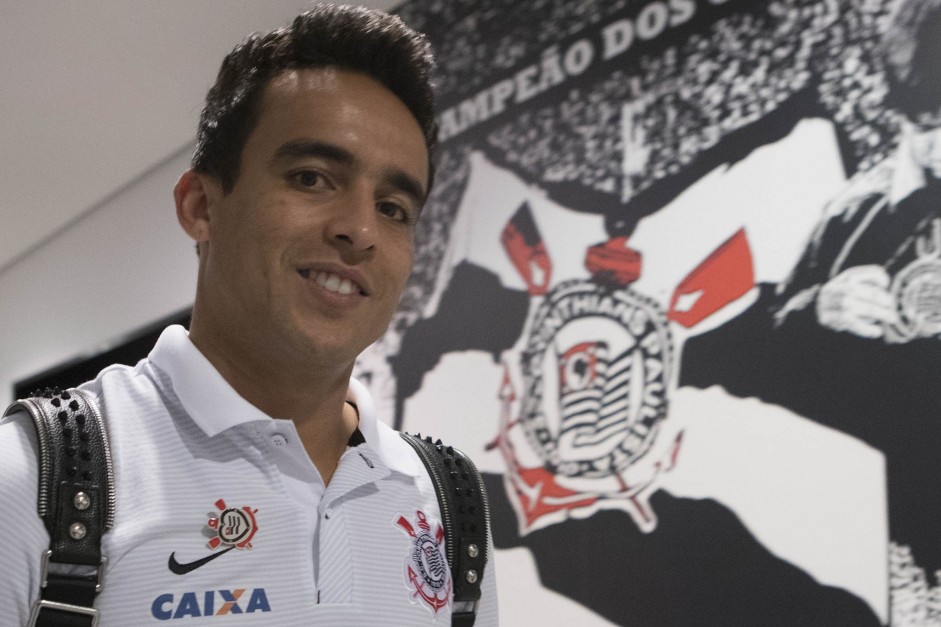 Jadson chegando à Arena para jogo contra a Luverdense