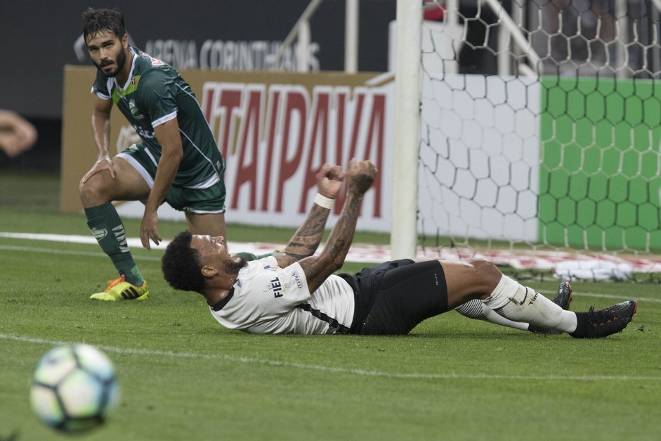 Kazim se lamente por chance desperdiçada contra o Luverdense, na Arena