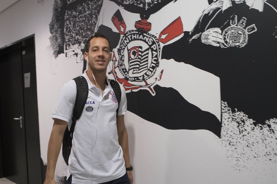 Rodriguinho chegando à Arena para duelo contra a Luverdense