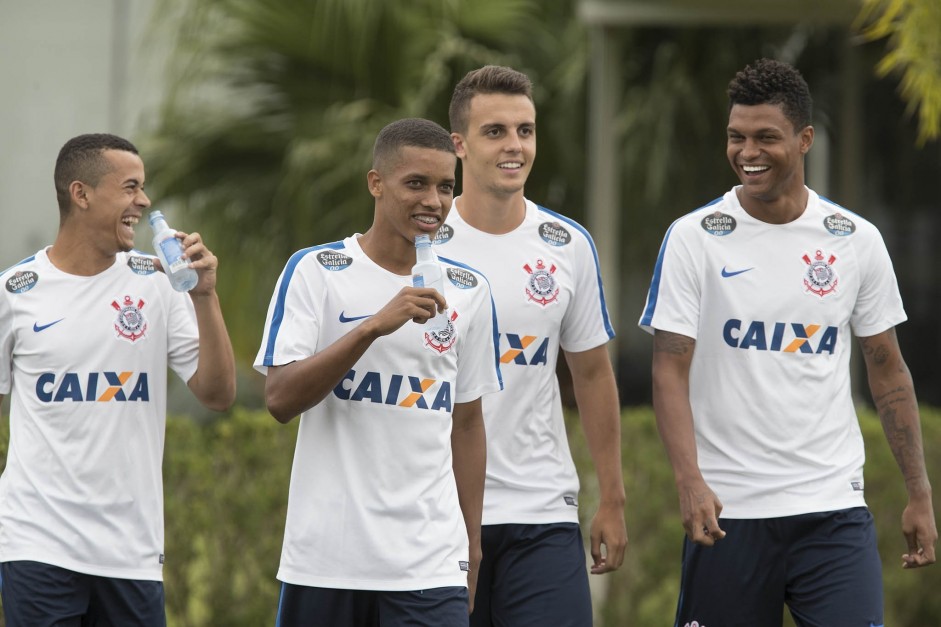 Luiddy, Pedrinho, Rodrigo Figueiredo e Bruno Paulo durante treino do Timão
