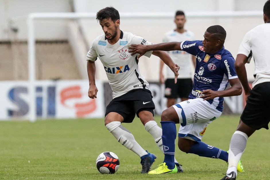 Camacho foi titular diante a Ferroviria aps voltar de leso