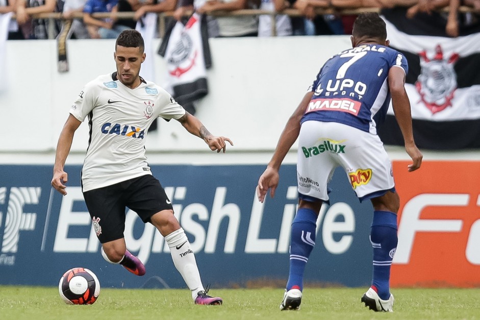 Gabriel em jogada diante a Ferroviária, no Paulistão