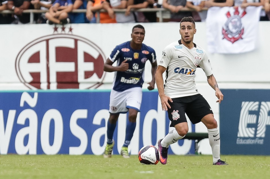 Gabriel recebeu mais um carto amarelo contra a Ferroviria, pelo Campeonato Paulista