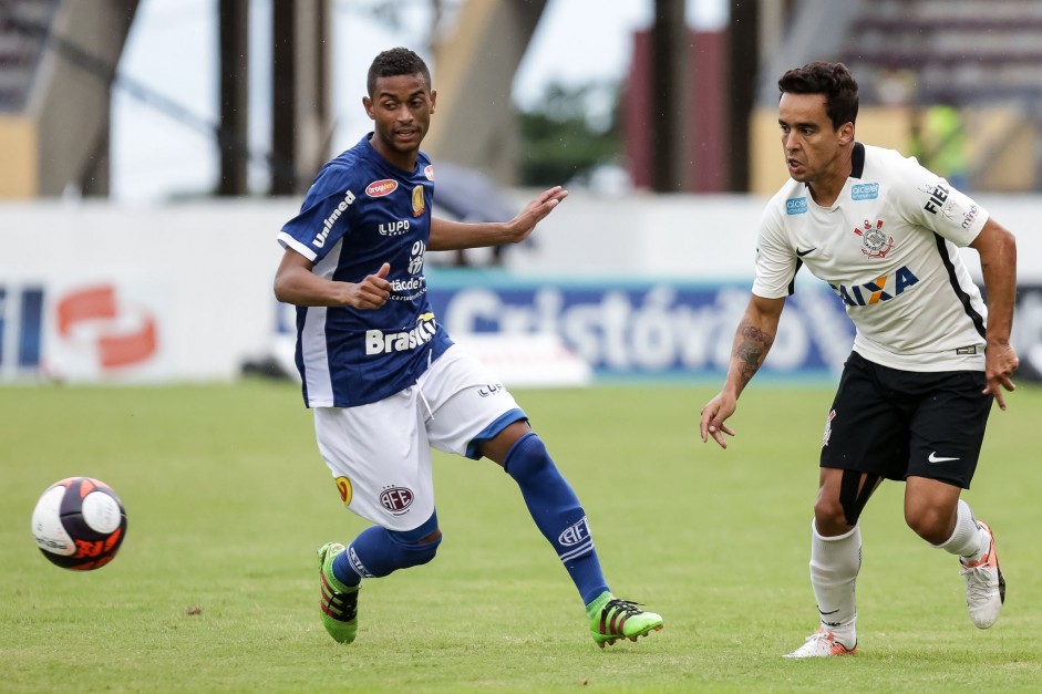 Jadson em jogada contra a Ferroviária, pelo Paulistão
