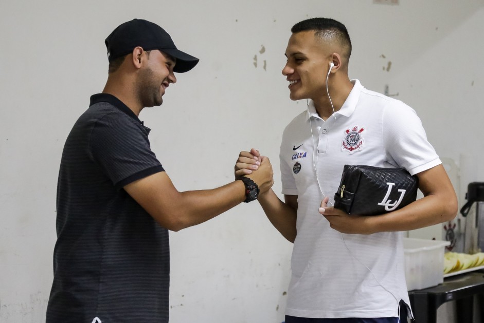 Lo Jab antes do duelo contra a Ferroviria, na Fonte Luminosa