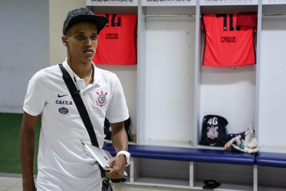Pedrinho antes do jogo contra a Ferroviária, na Fonte Luminosa
