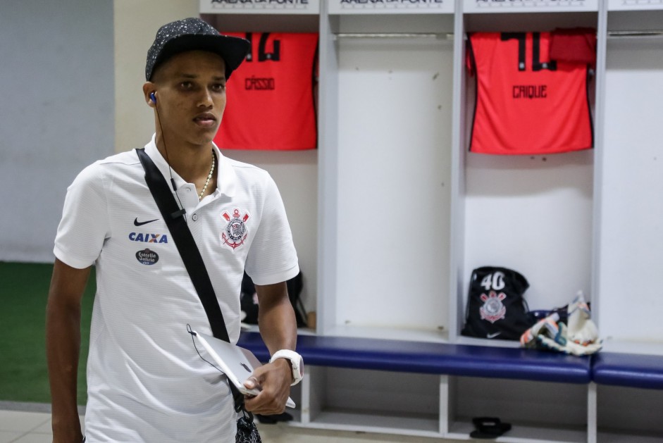 Pedrinho antes do jogo contra a Ferroviria, na Fonte Luminosa