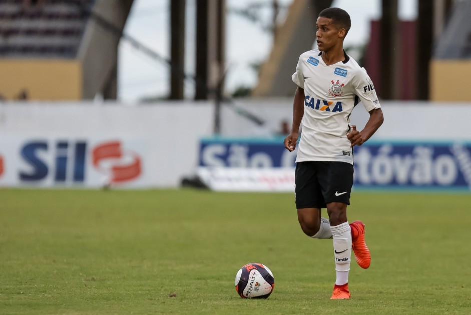 Pedrinho fez sua estreia no time principal diante da Ferroviária