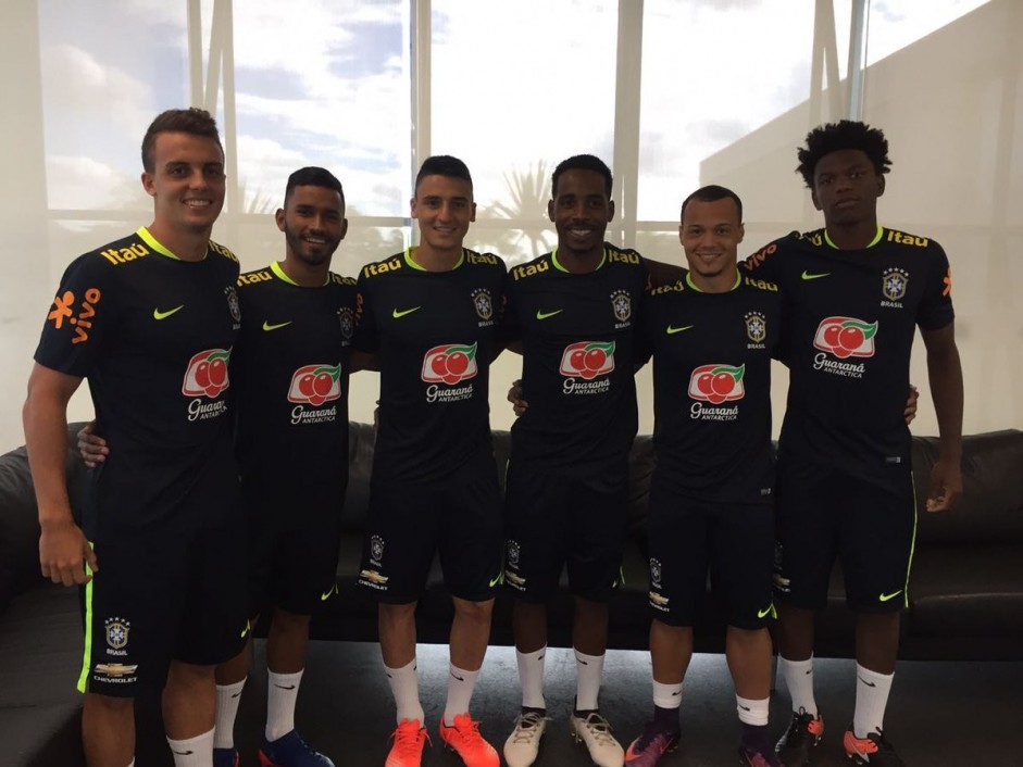Seis jovens da base do Corinthians participaram do treino da Seleção