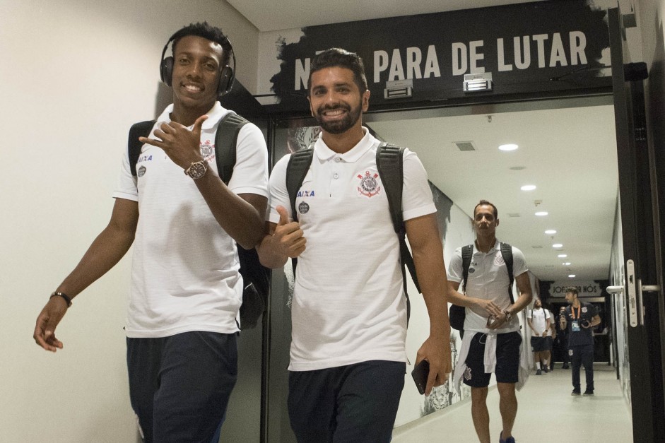 Moiss e Guilherme no vestirio da Arena Corinthians