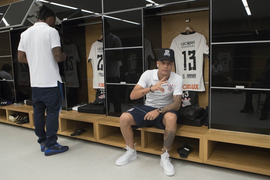 Guilherme Arana no vestirio antes da partida contra o Linense pelo Campeonato Paulista