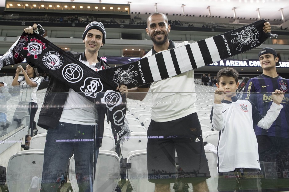 Torcida antes da partida contra o Linense pelo Campeonato Paulista