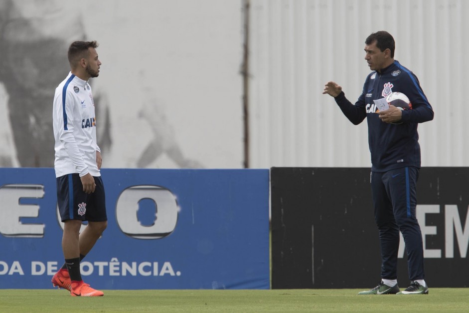 Fbio Carille e Maicon no treino do Corinthians antes da partida contra o Botafogo-SP