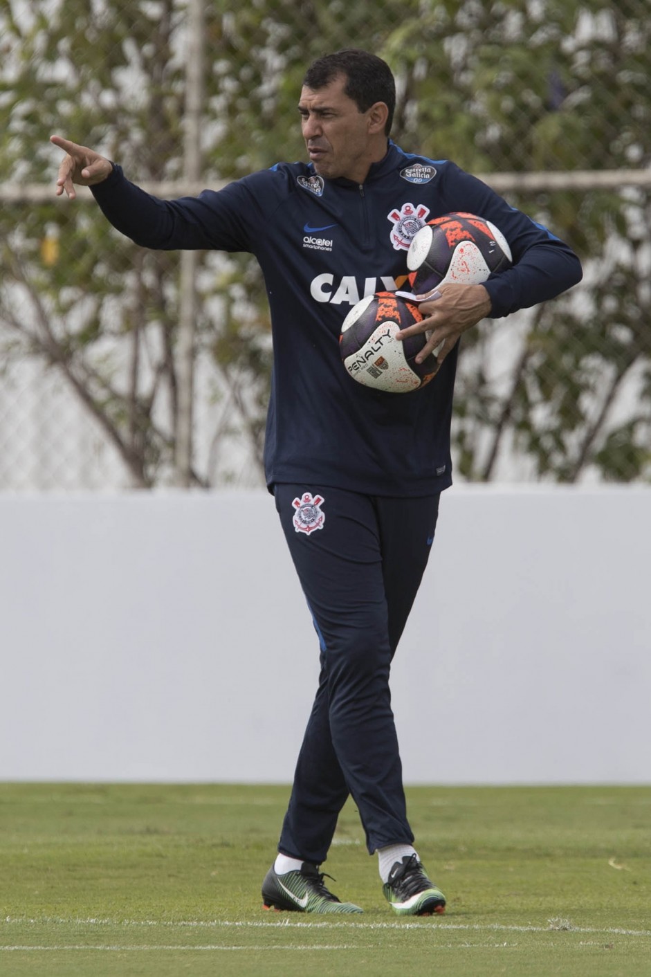 Fbio Carille no treino do Corinthians antes da partida contra o Botafogo-SP