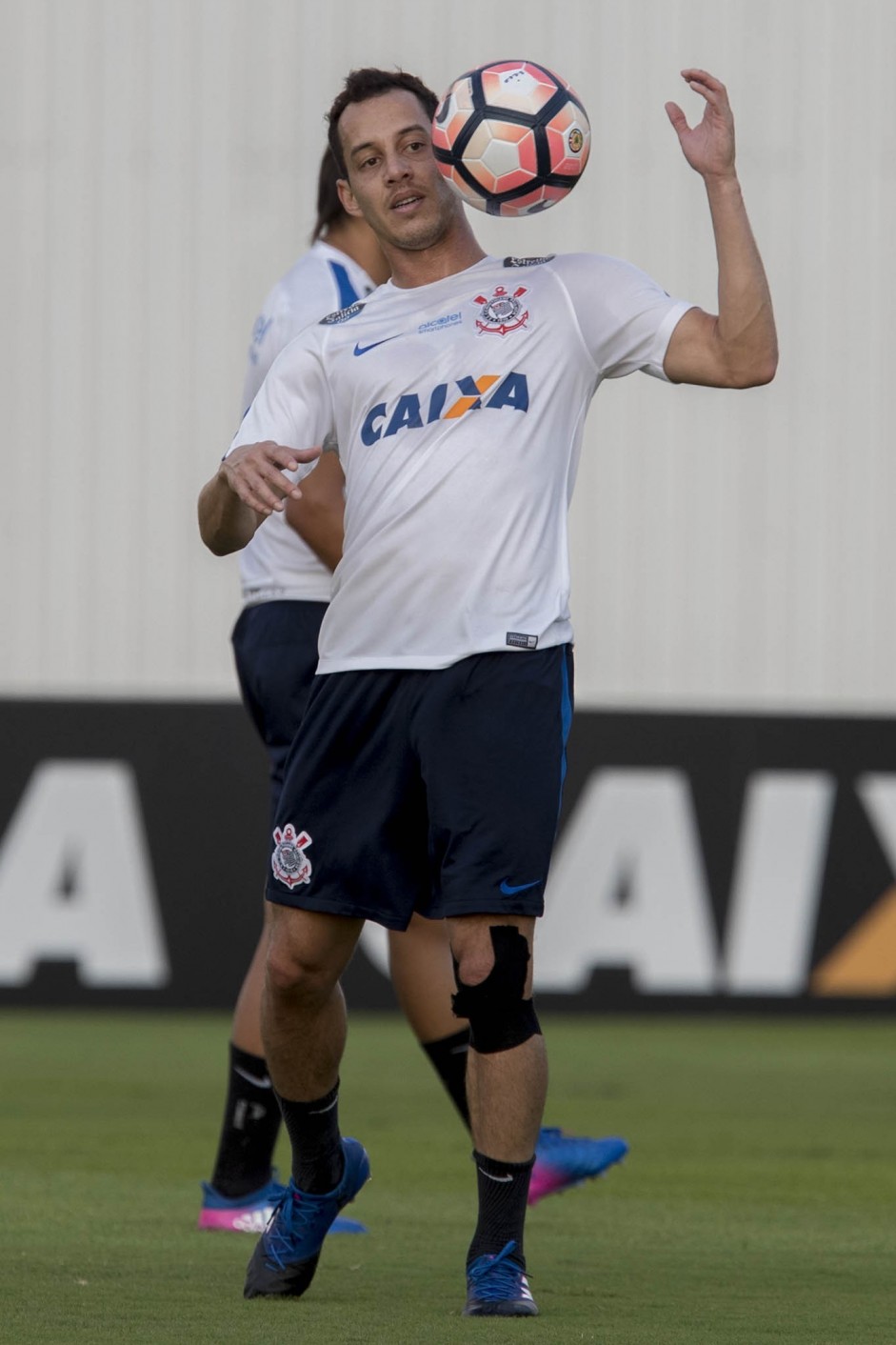 Cortado diante do Botafogo-SP, Rodriguinho apareceu entre os titulares