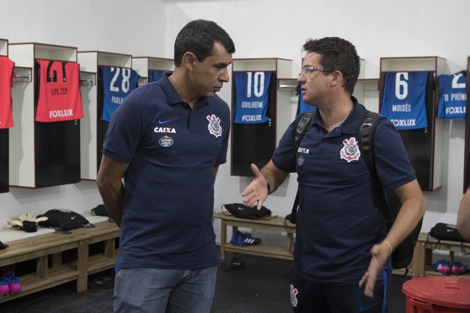 Fábio Carille e Osmar Loss conversam no vestiário em Ribeirão, partida contra o Botafogo