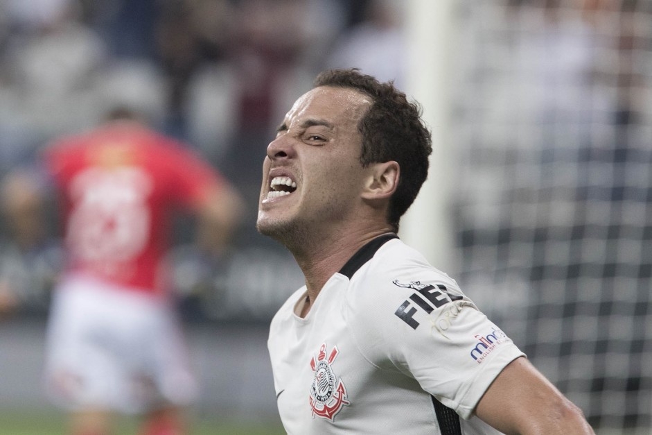 Rodriguinho comemora gol diante do Universidad Catlica do Chile pela estreia da Sul-Americana