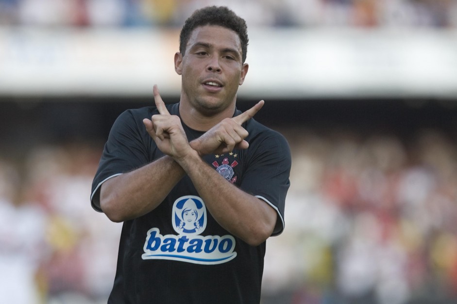 Ronaldo foi decisivo em dois títulos do Corinthians Ronaldo foi decisivo em dois títulos do Corinthians