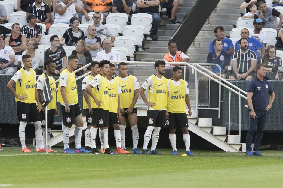 Banco do Corinthians aguarda ansiosamente final da partida contra o Botafogo-SP