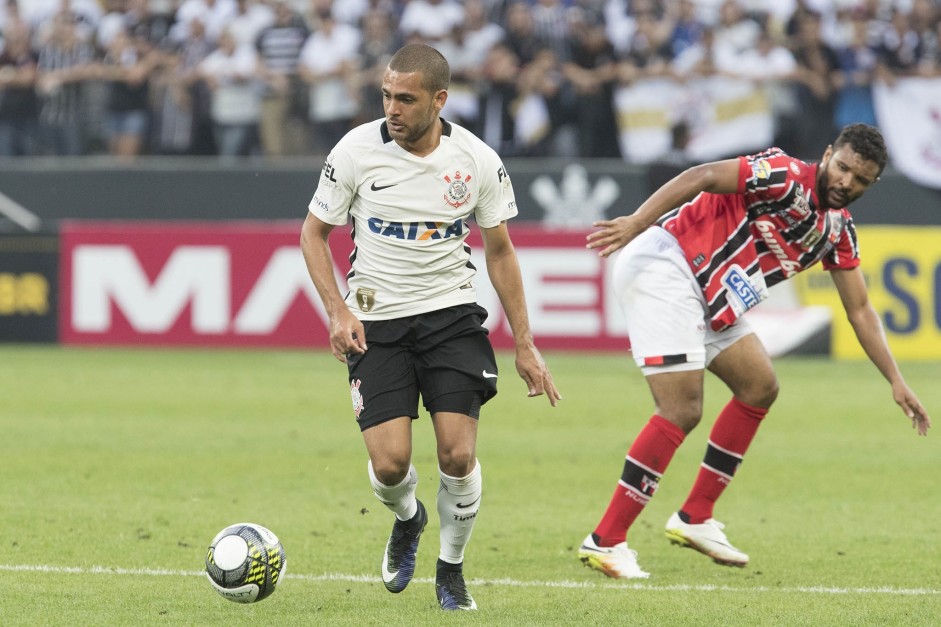 Clayton foi opo no segundo tempo, contra o Botafogo-SP