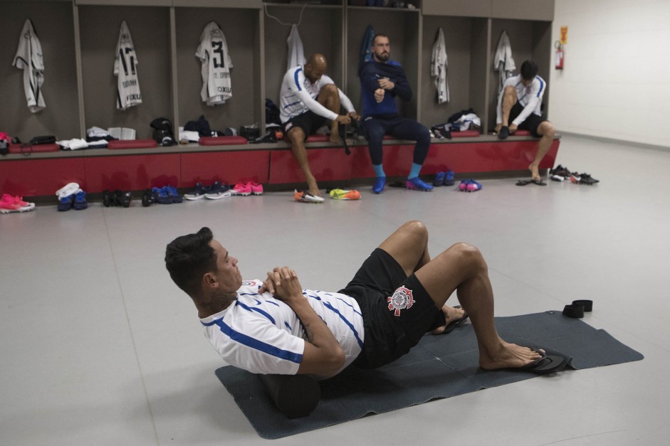 Giovanni Augusto no aquecimento antes do duelo contra o Internacional, no Beira Rio, pela Copa do Br