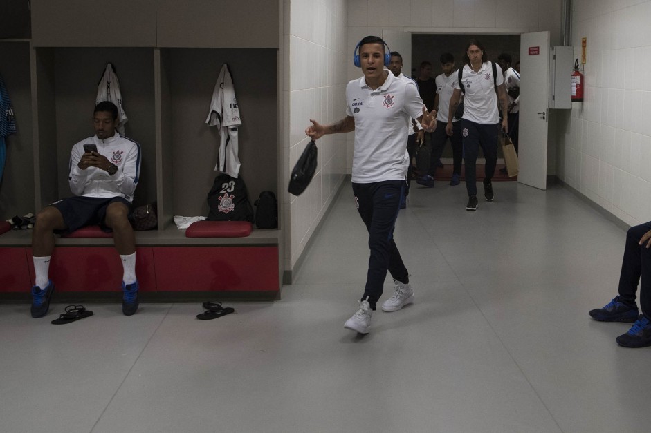 Guilherme Arana antes do duelo contra o Internacional, no Beira Rio, pela Copa do Brasil