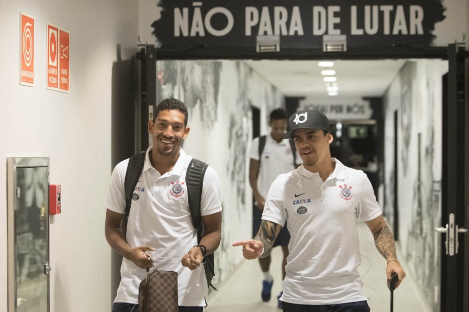Lo Prncipe e Fagner antes do jogo contra o Botafogo-SP, pelo Paulisto