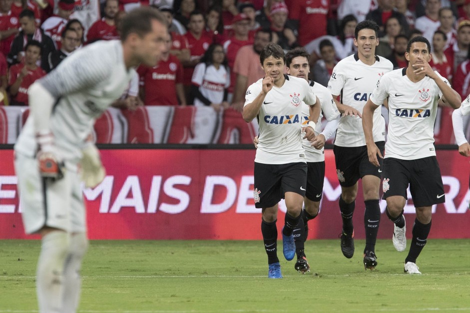 Jogadores do Corinthians comemorando gol em partida válida pela Copa do Brasil