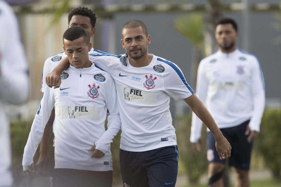 Luidy e Clayton seguem reservas do time do tcnico Fbio Carille