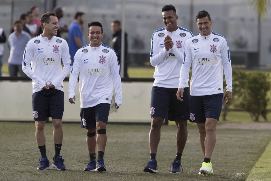Rodriguinho, Jadson, Jô e Balbuena durante o último treino antes da decisão contra o Inter
