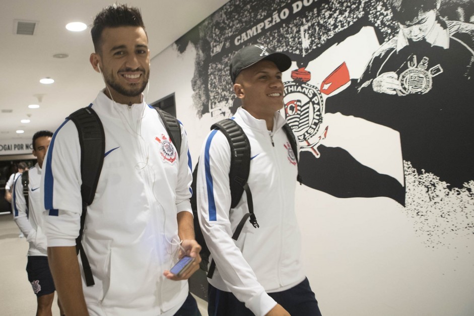Camacho e Léo Jabá chegando à Arena para enfrentar o Internacional, pela Copa do Brasil