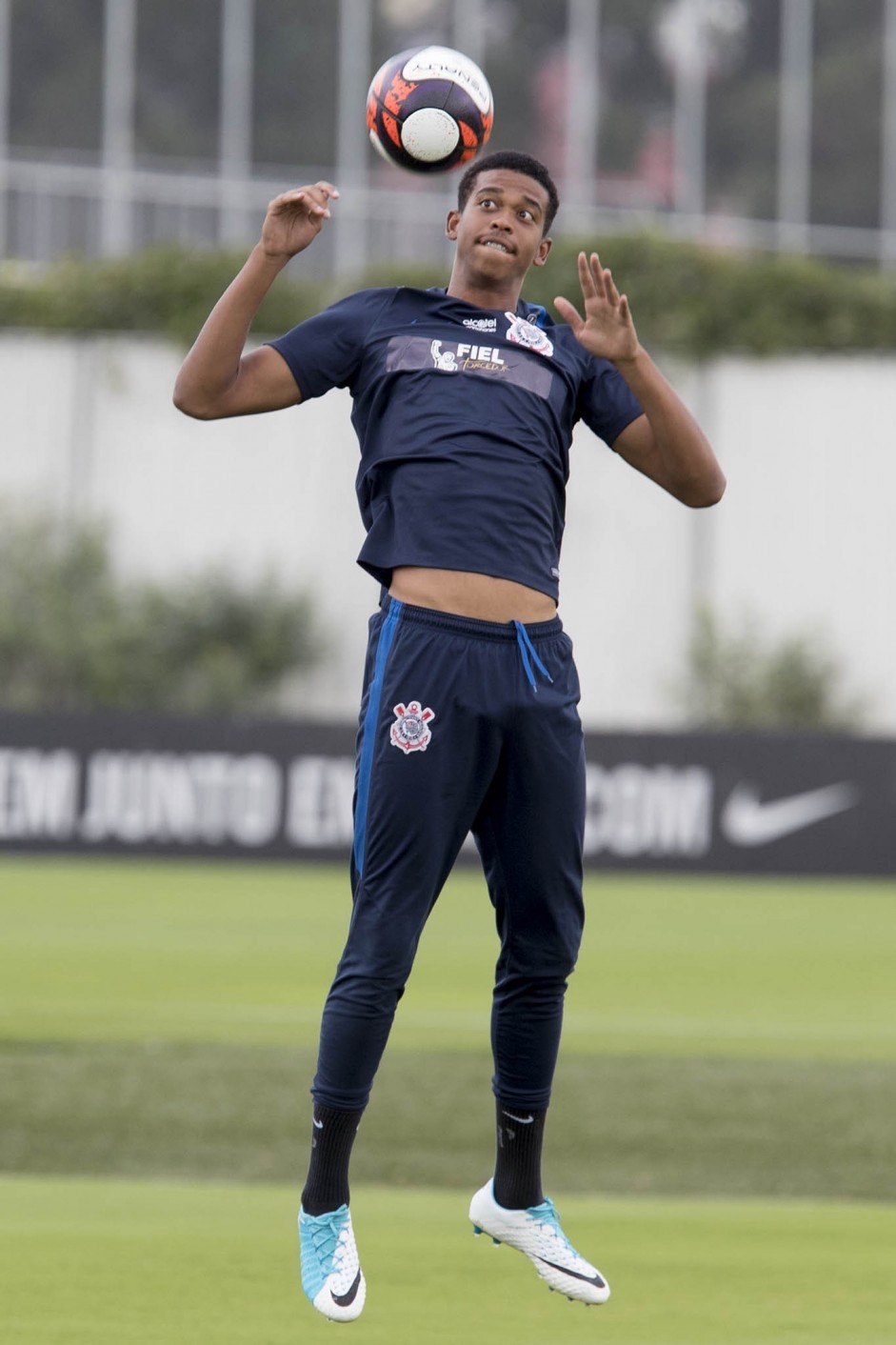 Carlinhos, que se recuperava de lesão, participou da atividade