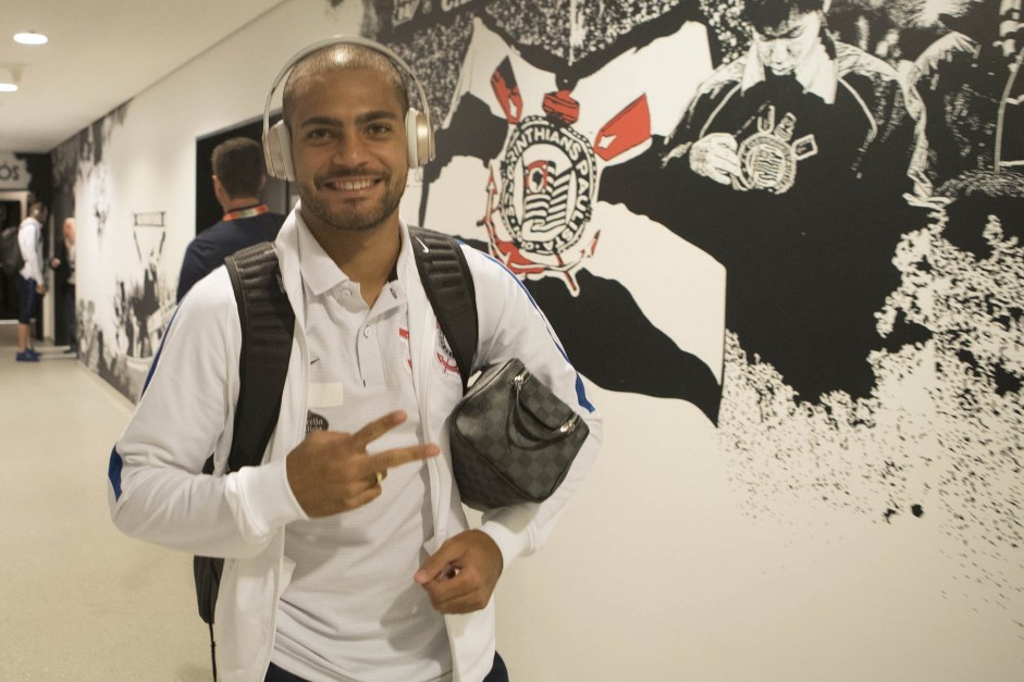 Clayton chegando  Arena para enfrentar o Internacional, pela Copa do Brasil