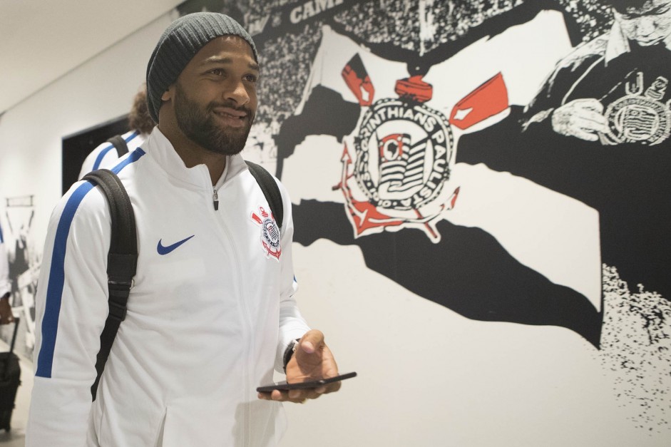 Fellipe Bastos chegando à Arena para enfrentar o Internacional, pela Copa do Brasil