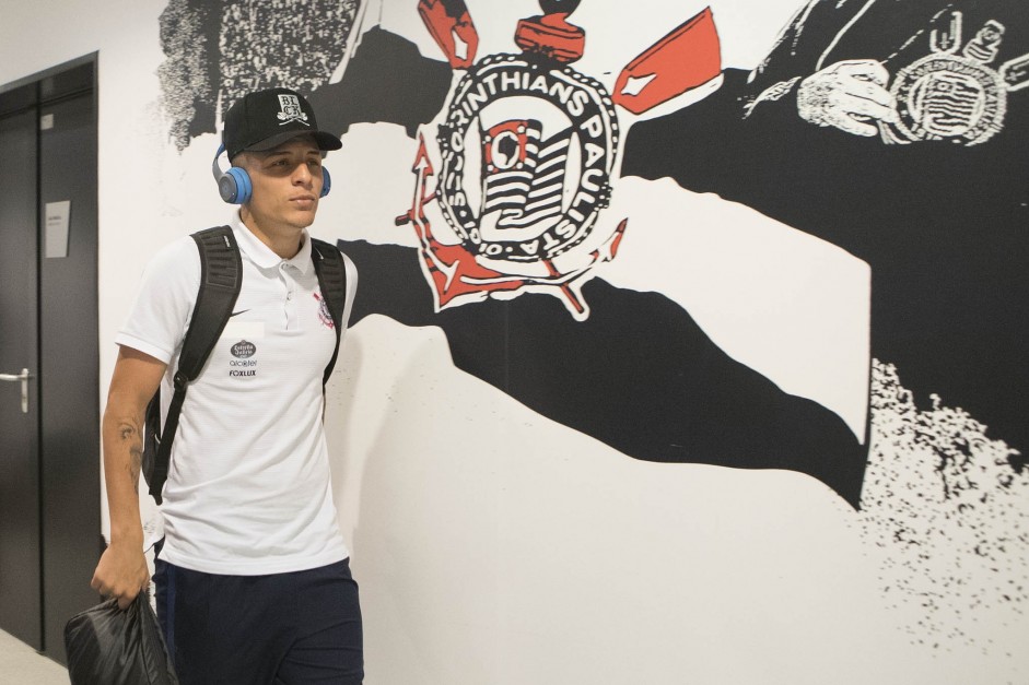 Guilherme Arana chegando à Arena para enfrentar o Internacional, pela Copa do Brasil