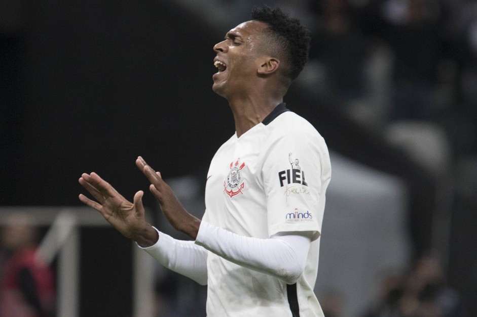 Jô foi titular diante o Internacional, na Arena, pela Copa do Brasil