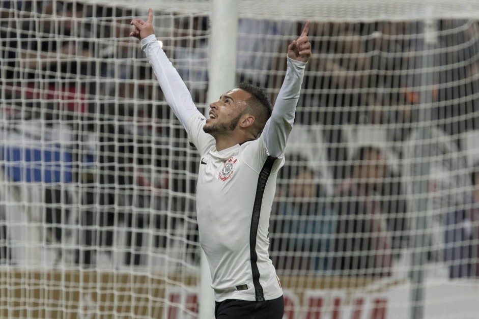 Maycon anotou o gol logo no começo da partida contra o Internacional