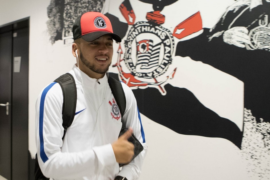 Maycon chegando  Arena para enfrentar o Internacional, pela Copa do Brasil