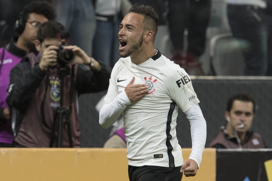 Maycon marcou o gol contra o Internacional, pela Copa do Brasil