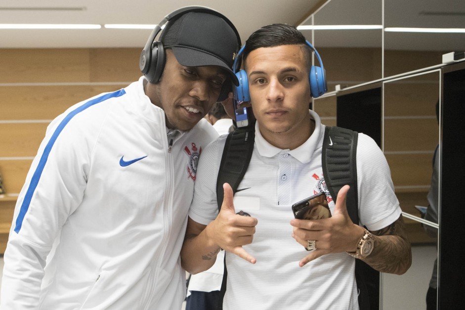 Moiss e Arana chegando  Arena para enfrentar o Internacional, pela Copa do Brasil