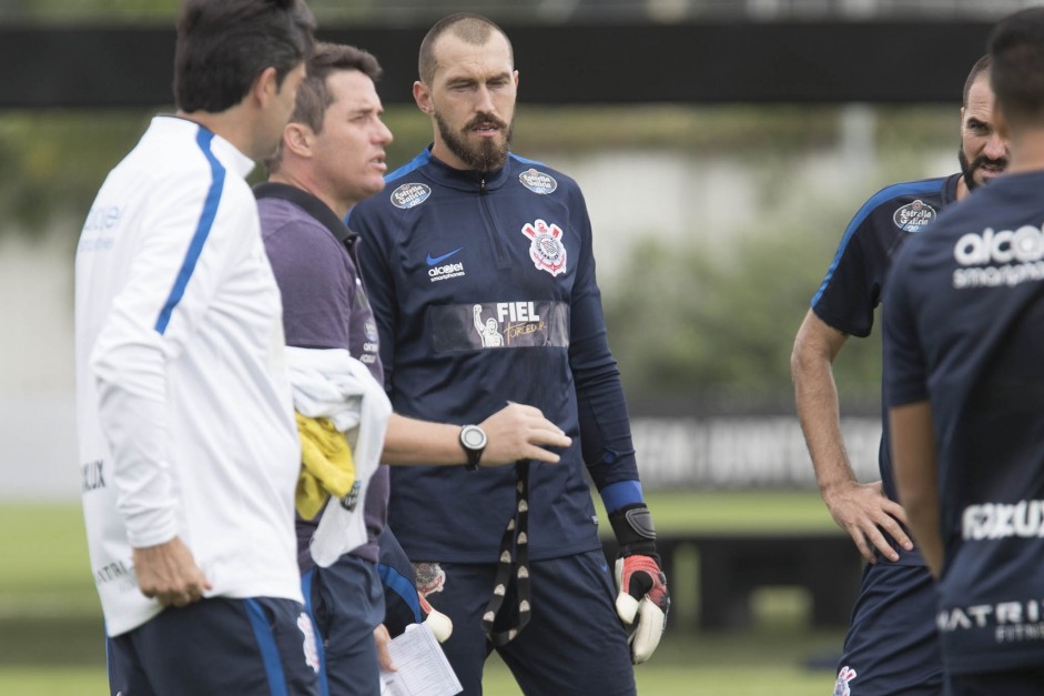 O goleiro Walter, também reserva, participou da atividade